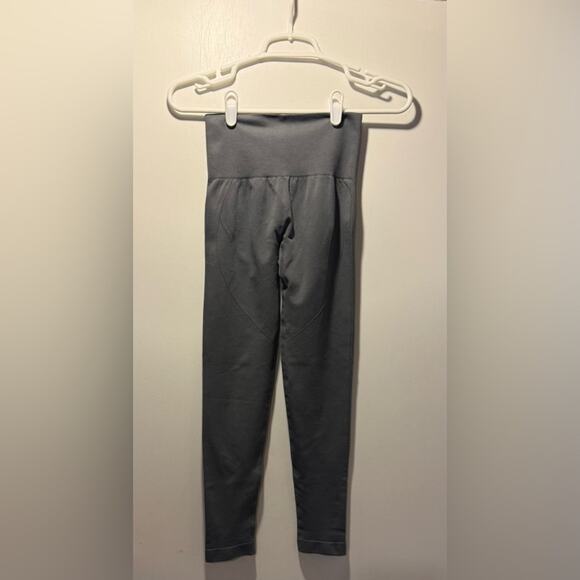 Seamless Flow High Waisted Tummy Control Butt Lifting Yoga Leggings - Picture 4 of 9